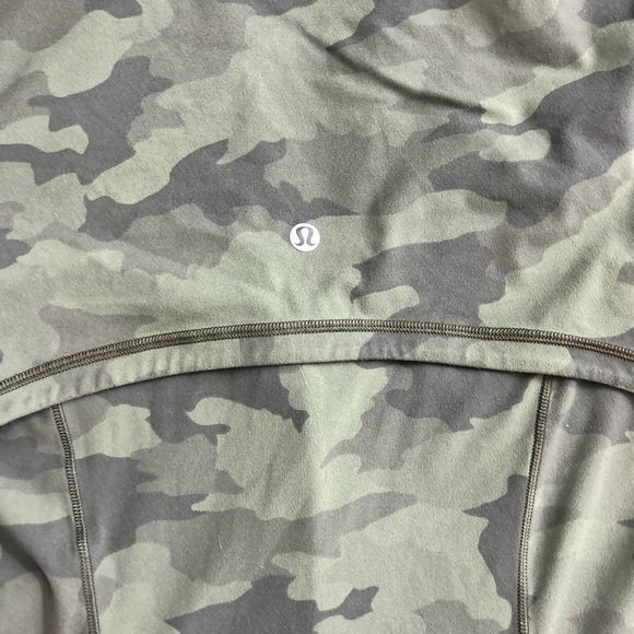 Lululemon Define Jacket Camo – Size 8 - Picture 10 of 10